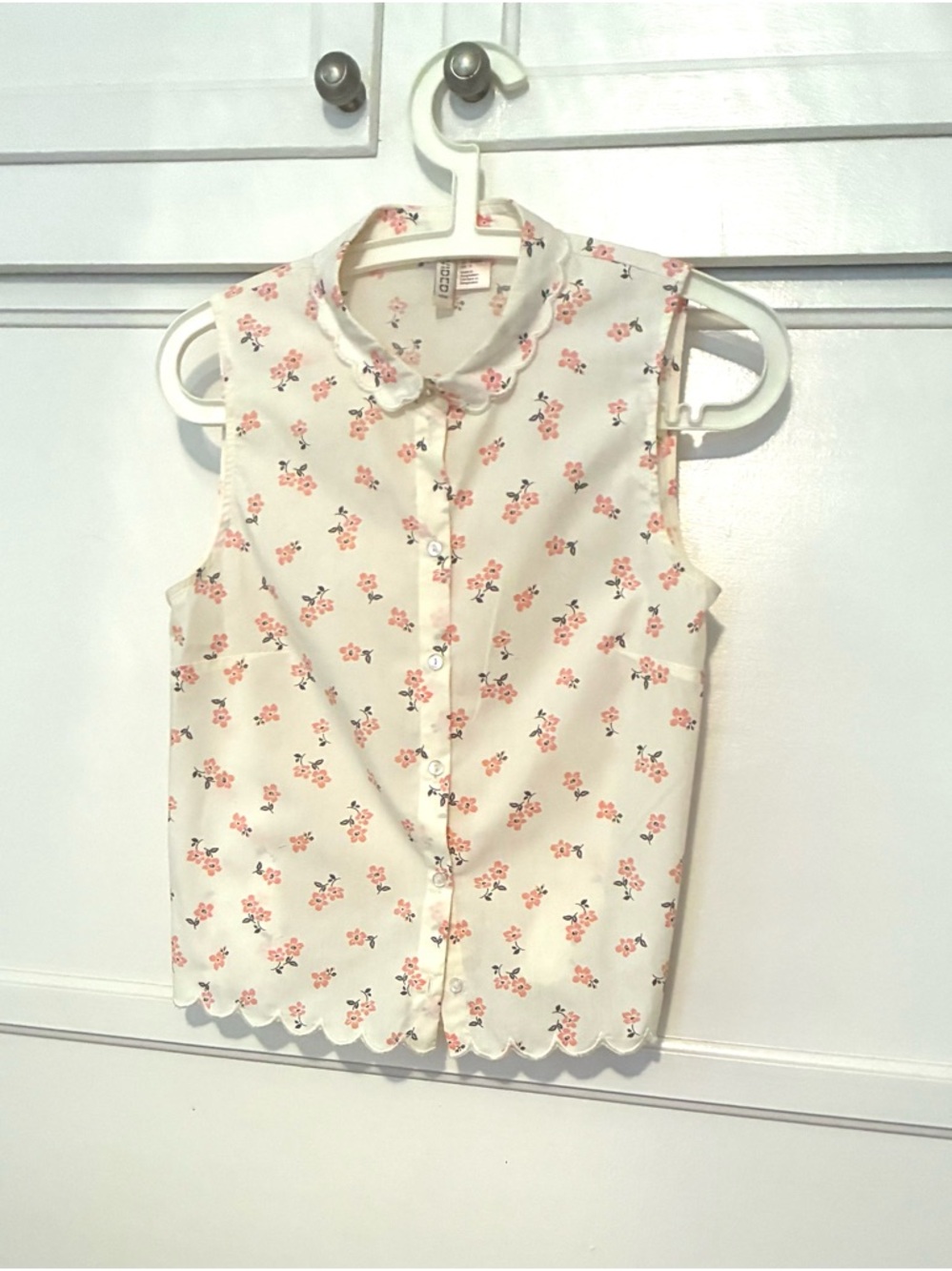 Summer Floral Sleeveless Button-Front Tank Top - Cream White Pink Flowers